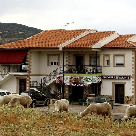 Alojamiento Cr Cuatro Caminos San Pablo de los Montes Extérieur photo