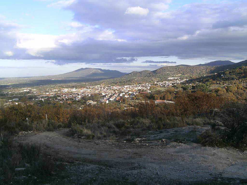 Alojamiento Cr Cuatro Caminos San Pablo de los Montes Extérieur photo